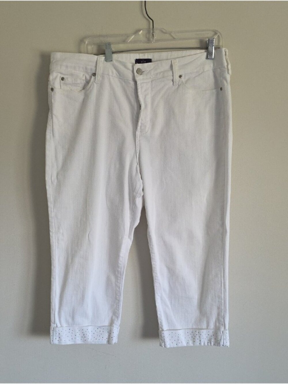 NYDJ | white cropped jeans featuring cuffed hems with studs Sz 16